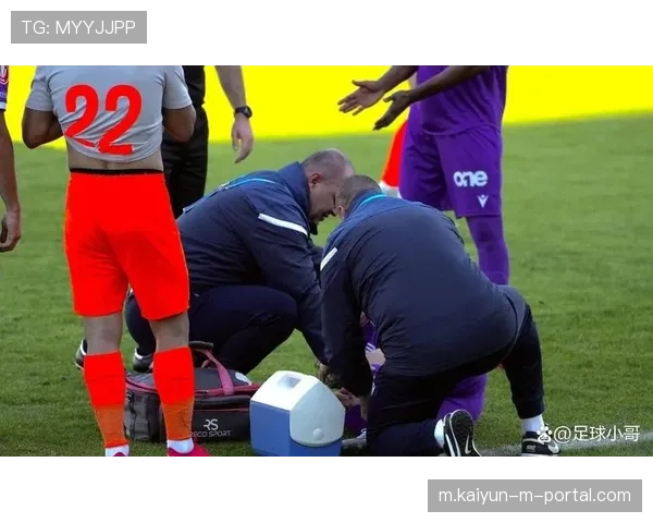 布拉加中场三角站位控场 但面对身体对抗时技术变形明显